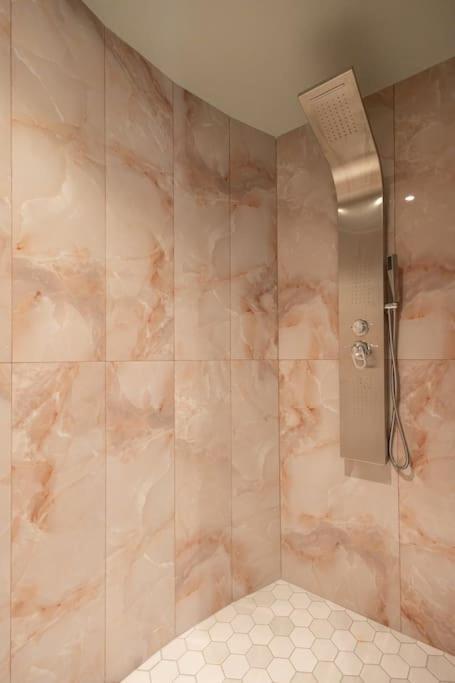 Smaragdi Luxury Jacuzzi Apartment Noho Premium Living Athens Exterior photo