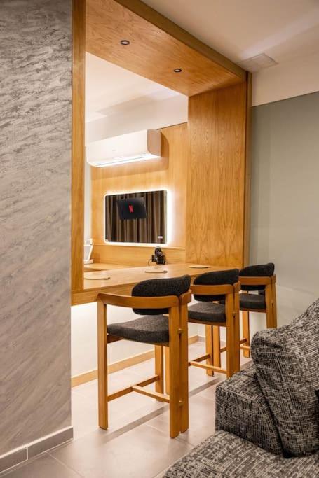 Smaragdi Luxury Jacuzzi Apartment Noho Premium Living Athens Exterior photo
